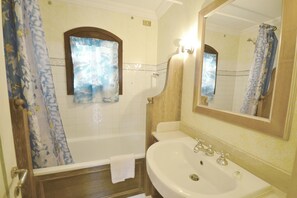 Bathroom - Holiday Home in Stintino Near Sea Beach (Stintino)