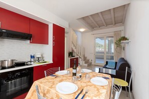Apartment | Private kitchen | Cookware/dishes/utensils - Comfort in Lido Delle Nazioni (Comacchio)