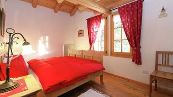 Cottage | 6 bedrooms, individually furnished, bed sheets