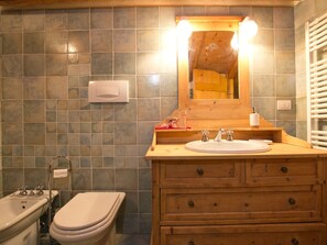 Cottage | Bathroom