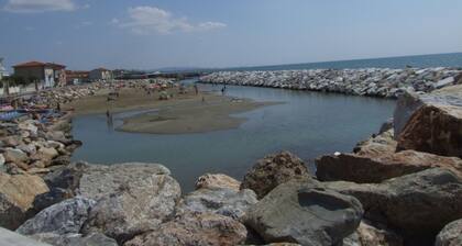 Pisa Stay Close to Leaning Tower
