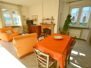 Dining - Luxurious Holiday Home in Montignoso With Garden (Montignoso)