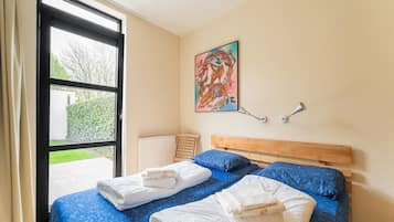 2 bedrooms, individually furnished, bed sheets