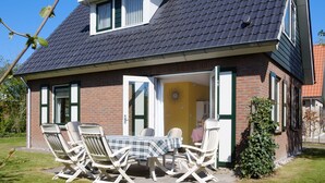 Balcony - Classy Holiday Home in Zonnemaire With Garden (Zonnemaire)