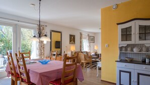 Dining - Classy Holiday Home in Zonnemaire With Garden (Zonnemaire)