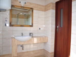 Cottage | Bathroom