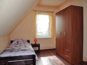 Casa de campo | 2 habitaciones, muebles diferentes y tabla de planchar con plancha 