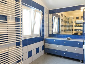 Villa | Bathroom - Amazing 2 Villa Property, Fenced Garden With 2 Private Pools (Sibenik)