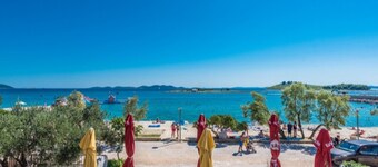 Apartment Right on the Janice Beach in Pakostane