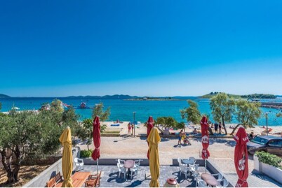 Apartment Right on the Janice Beach in Pakostane