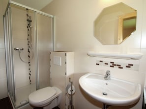 House | Bathroom | Shower - Contemporary Apartment in Gerlosberg near Forest (Gerlosberg)