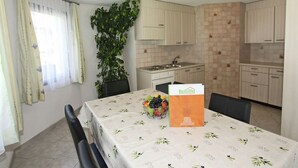 Apartment | Private kitchen - Saas Almagell - With Three and Four Thousand Metre Peaks in the Background (Saas Almagell)
