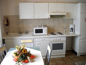 Apartment | Private kitchen | Stovetop, coffee/tea maker, high chair - Wohnung in Silbecke mit Garten (Attendorn)
