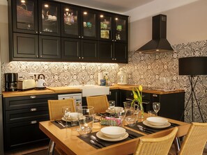 Dining - Apartment With Balcony in one of the Most Beautiful Districts of Berlin (Berlin)