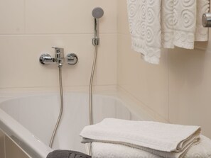Bathroom - Apartment With Balcony in one of the Most Beautiful Districts of Berlin (Berlin)