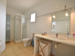 Bathroom - Elegant Villa in Bize-minervois With Swimming Pool (Bize-Minervois)