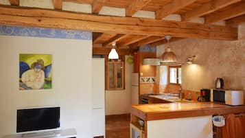 House | Private kitchen | Fridge, oven, coffee/tea maker