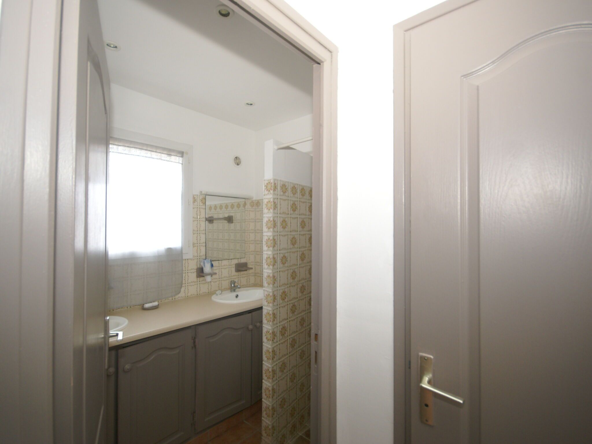 Rumah | Kamar mandi | Shower dan handuk