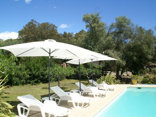 Cosy Holiday Home With Swimming Pool in Stunning Location Near the Beaches!