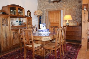 House | Dining - Escape in Saint-julien-du-gua (Saint-Julien-du-Gua)