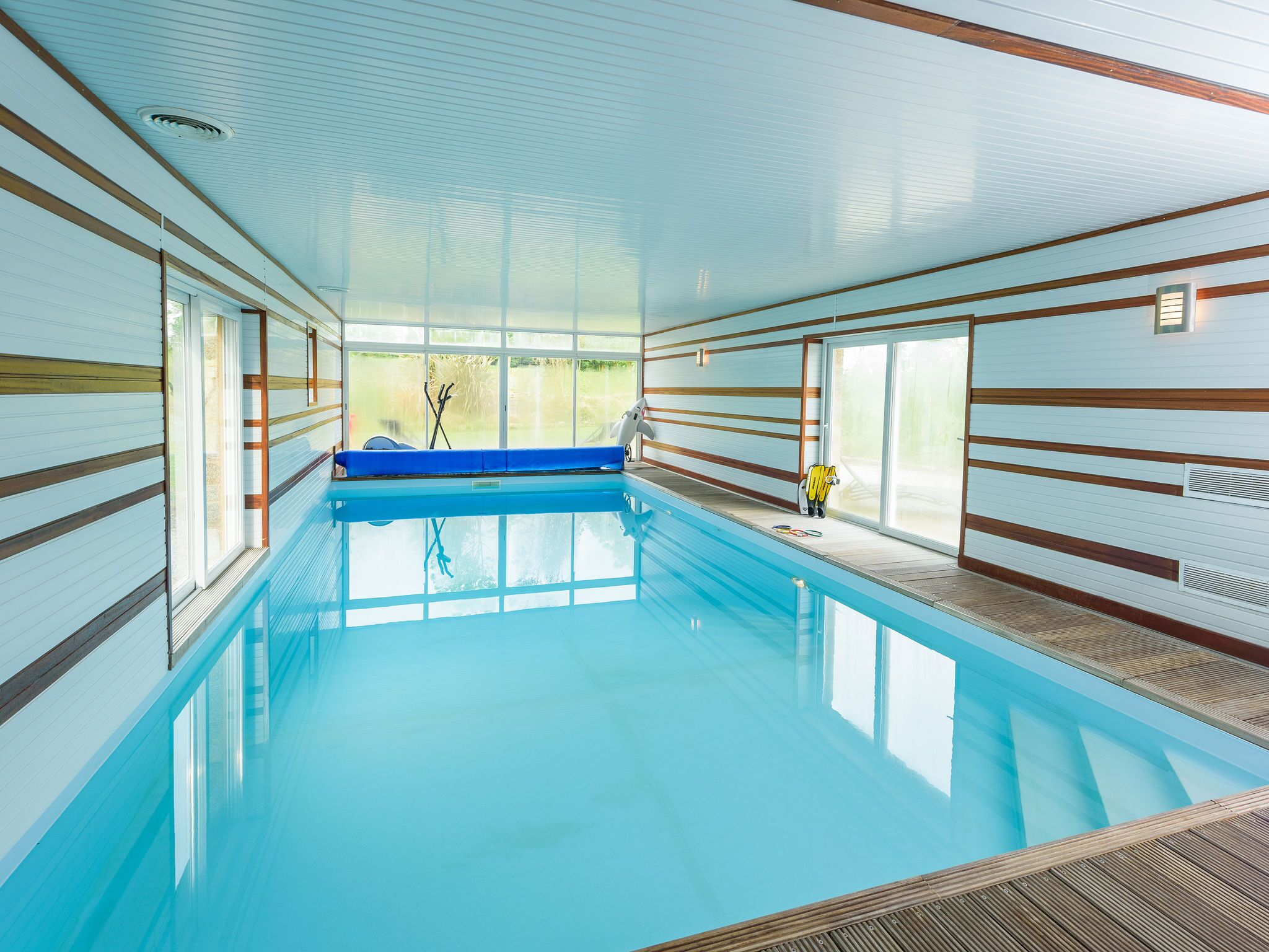 Indoor pool, outdoor pool