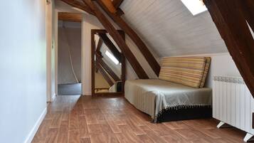 5 bedrooms, individually furnished