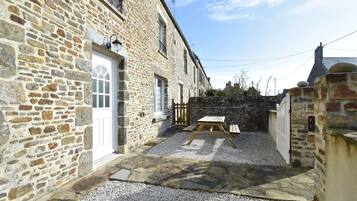 House | Tempat makan luar