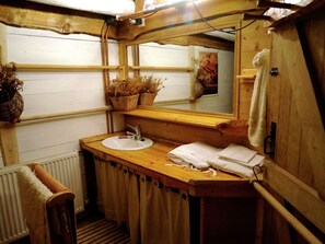 Chalet | Bathroom | Shower - Luxurious Chalet in the Alpine Commune of Taninges (Taninges)