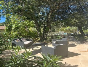 Villa | Balcony - Villa in Gareoult With Private Pool (Gareoult)