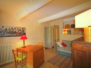 House | Room amenity - Holiday Home in Provence With Private Pool (Cavaillon)