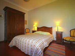 House | Room amenity - Holiday Home in Provence With Private Pool (Cavaillon)