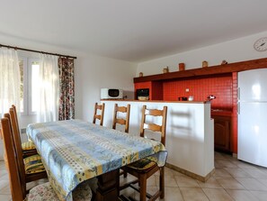House | Dining - Holiday Home in Bormes With Private Pool (Bormes-Les-Mimosas)