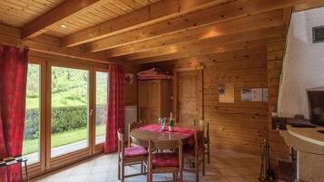 Chalet | Dining