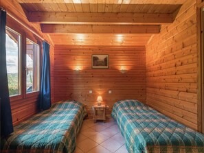 Chalet | 2 kamar tidur dan dilengkapi dengan perabotan berbeda-beda