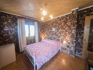 Room - House in Vosges Near Cascades du Gerhard (Girmont-Val-d'Ajol)