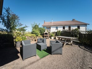 Outdoor dining - House in Vosges Near Cascades du Gerhard (Girmont-Val-d'Ajol)