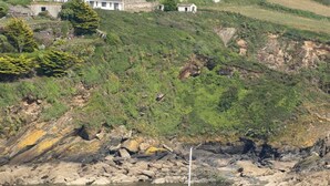 Unclassified image, 2 of 27, button - Detached Holiday Home With Garden and Unhindered View of Beautiful Nature and sea (Fowey)