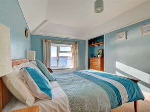 4 Schlafzimmer, individuell eingerichtet, Bettwäsche