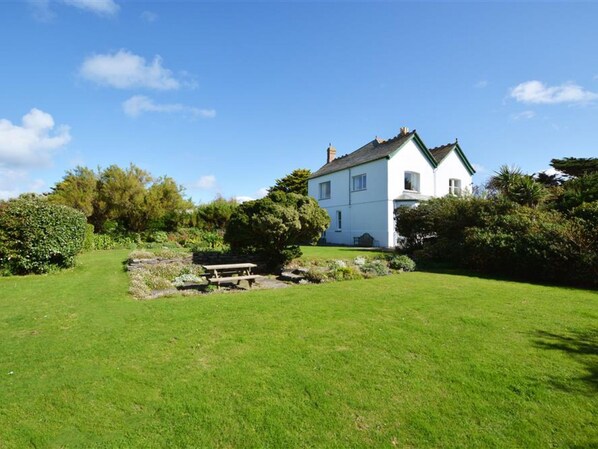 Exterior - Modern Holiday Home in Padstow With Garden (Padstow)