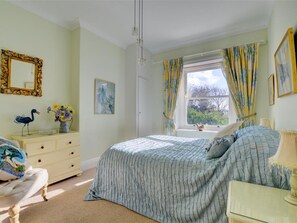 Hair dryer, towels - Modern Holiday Home in Padstow With Garden (Padstow)