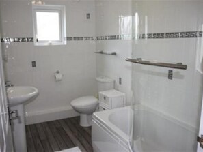 Bathroom - Romantic Apartment in Wisemans Bridge With Terrace (Narberth)