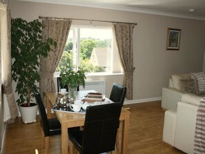 Dining - Romantic Apartment in Wisemans Bridge With Terrace (Narberth)