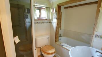 Cottage | Bathroom | Shower, towels
