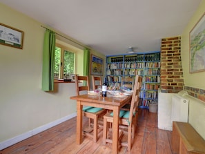 Dining - Simplistic Cottage in Battle with Garden near Bird Watching (Robertsbridge)