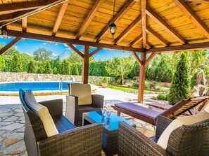 Balcony - Lovely Holiday Home with Beautiful Garden, Private Pool, Hot Tub, Terrace, BBQ (Zemunik Donji)