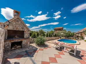 Exterior - Lovely Holiday Home with Beautiful Garden, Private Pool, Hot Tub, Terrace, BBQ (Zemunik Donji)