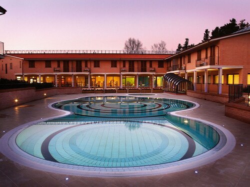 Apartment With Swimming Pool, Thermal Water, Turkish Steam Bath, Massages