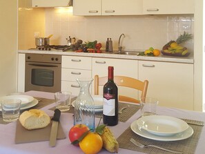 Apartment | Private kitchen | Fridge, oven