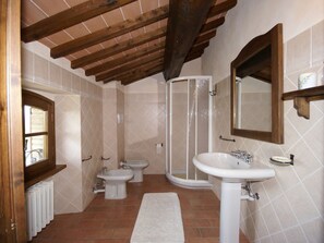 Bathroom - Holiday Home in Montone With Pool & Garden (Montone)