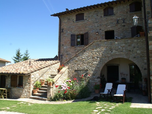 House | Exterior - Holiday Home in Montone With Pool & Garden (Montone)
